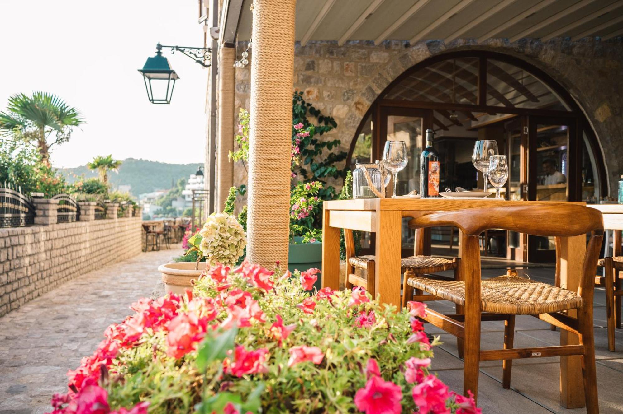 Hotel Pirate Old Town Ulcinj Kültér fotó
